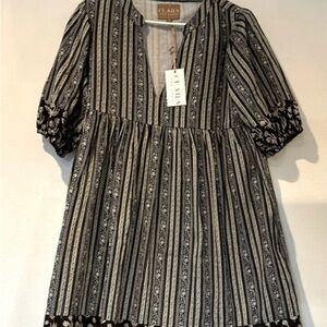 Casual Black and White Mini Dress with Puff Sleeves